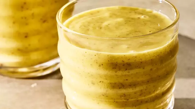 Tropical Power-Up: The Pineapple, Mango & Peach Chia Smoothie for a Vibrant Start