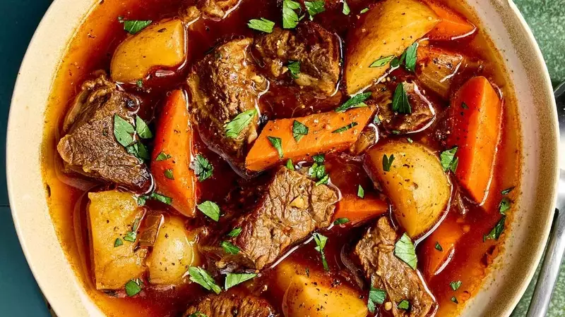 Hearty Beef and Vegetable Soup: A Wholesome One-Pot Meal
