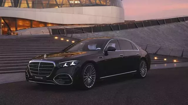 2027 Mercedes-Benz S-Class: A Comprehensive Refresh of Luxury and Technology