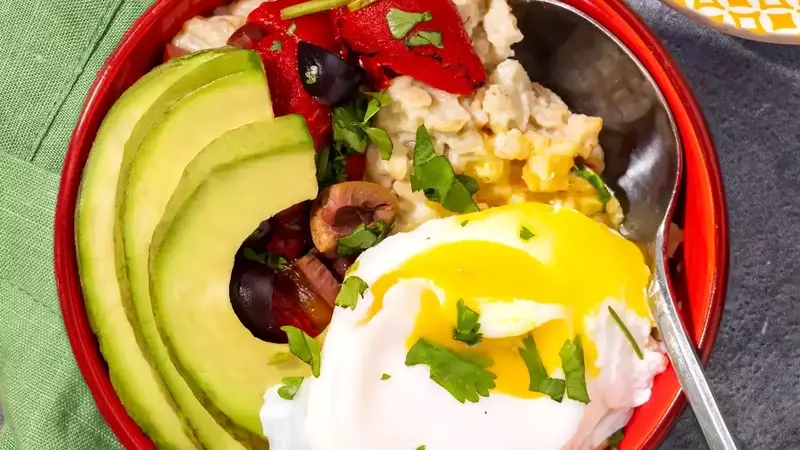 A Flavorful and Wholesome Oatmeal Bowl: The Savory Oats Experience