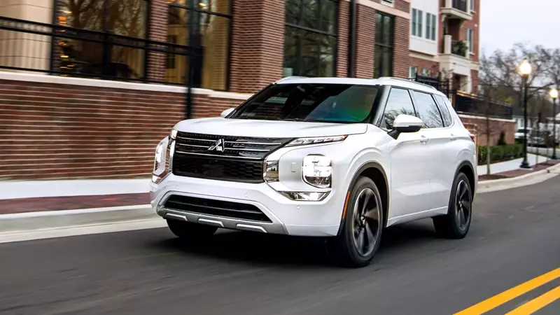 Mitsubishi Outlander Hood Flutter Settlement: Lawyers Win Big, Owners Get Another Hood