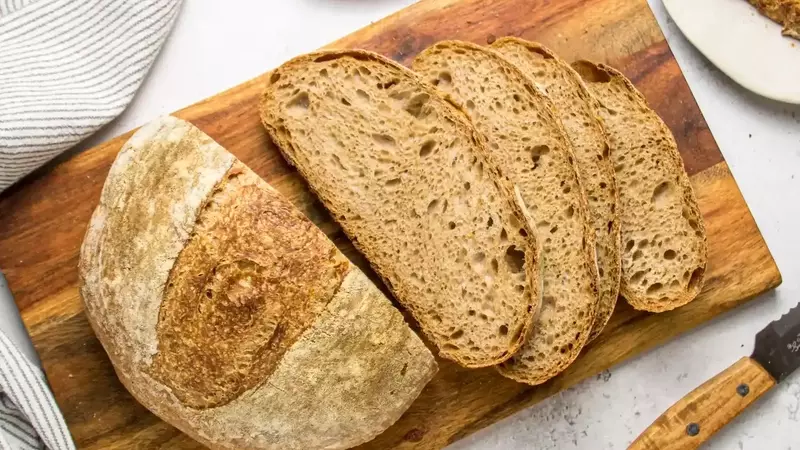 Effortless Whole Wheat Loaf: A No-Knead Dutch Oven Method