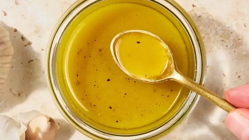 Crafting the Perfect Honey-Mustard Apple Cider Vinaigrette