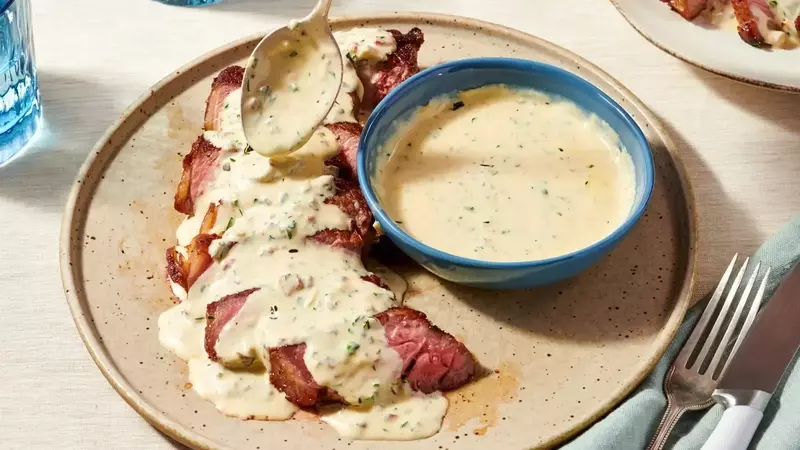 The Art of Crafting Creamy Chipotle Gorgonzola Sauce