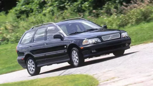 A Look Back at the 2000 Volvo V40: Redefining Compact Wagons for a New Generation