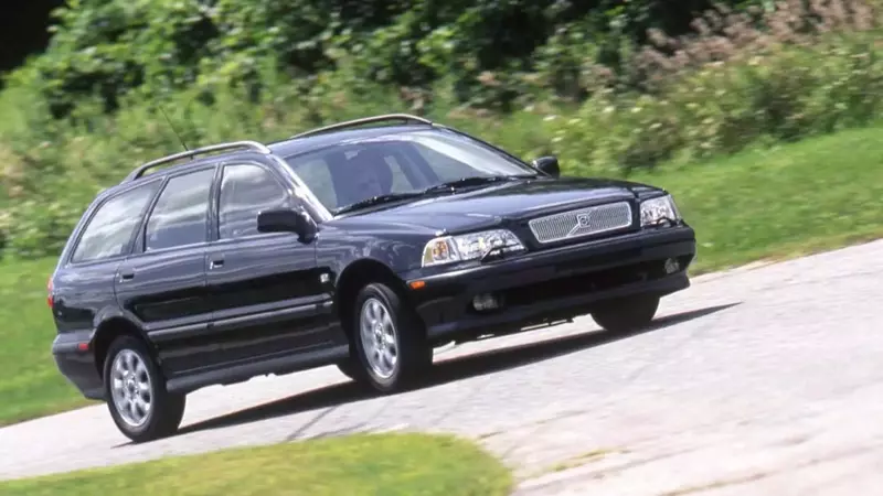 A Glimpse into the 2000 Volvo V40: A Compact European Wagon