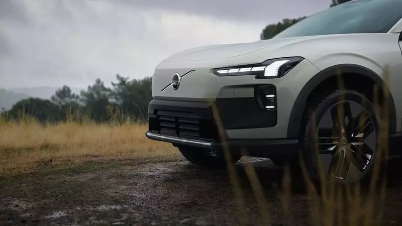 Volvo EX60 Redefines Family Electric Vehicle Travel with Enhanced Range and Smart Features