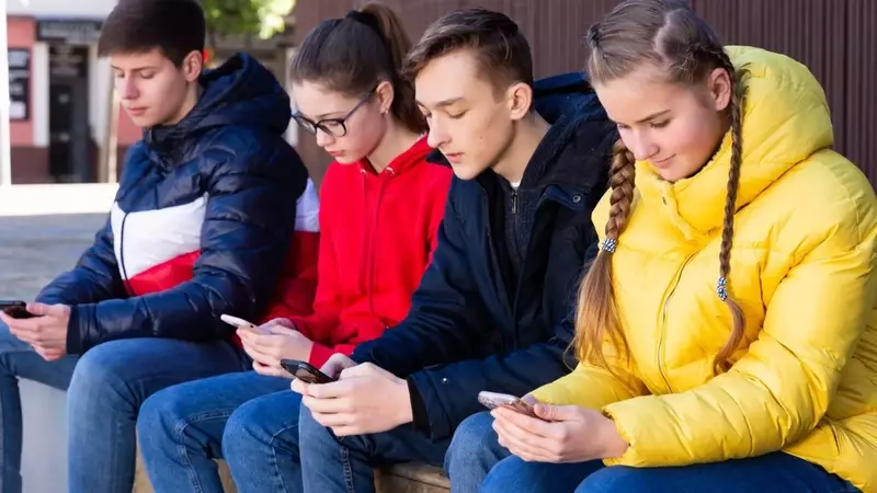 Why the Bark Phone Starter Plan Is an Excellent First Phone for Kids