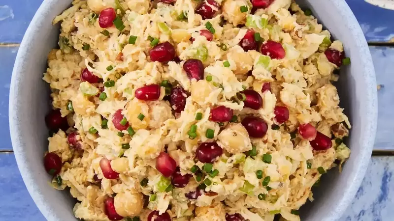Wholesome Chickpea and Chicken Salad: A Nutritious and Flavorful Meal Solution