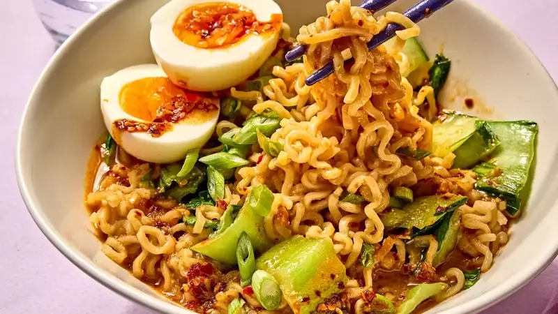Quick and Flavorful Miso Butter Ramen: A 15-Minute Delight