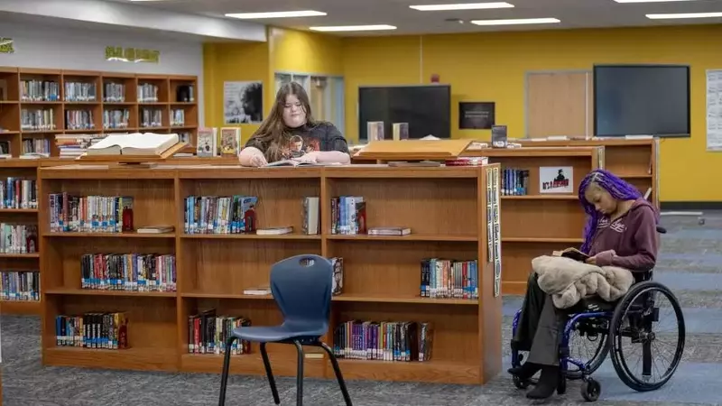 Kentucky School's Phone Ban: Successes and Setbacks