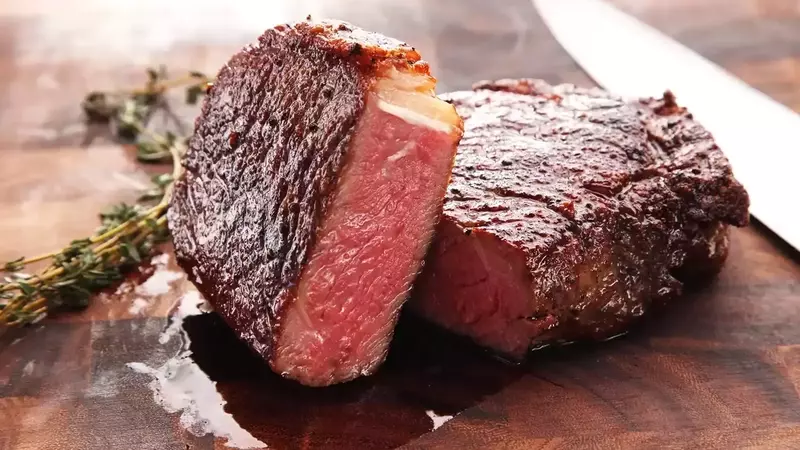 The Ultimate Guide to Achieving a Perfect Steak Crust: Debunking the Foil Tent Myth