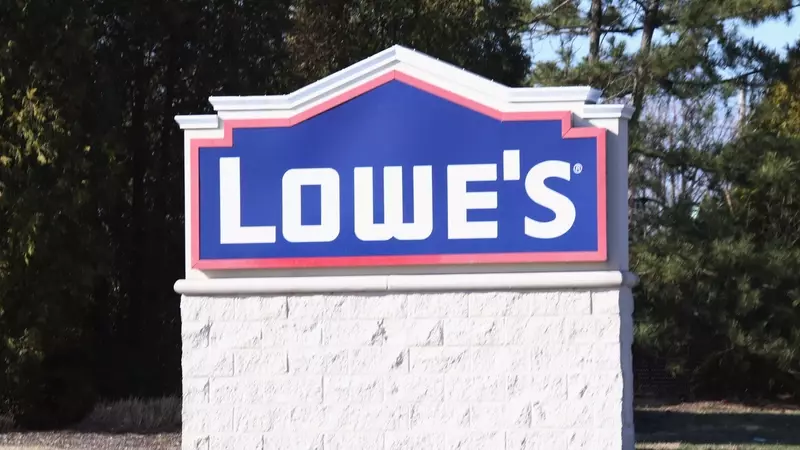 Lowe's Offers Significant Discount on DeWalt 20V Max Batteries