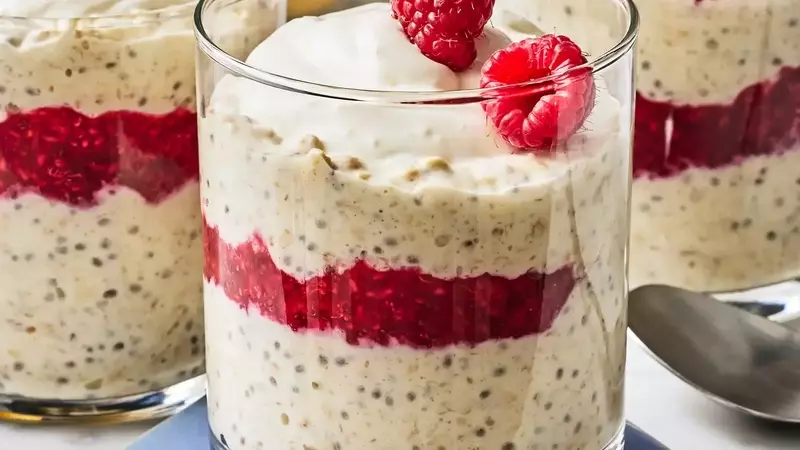 Delectable Raspberry-Lemon Cheesecake Overnight Oats: A Wholesome Breakfast Treat