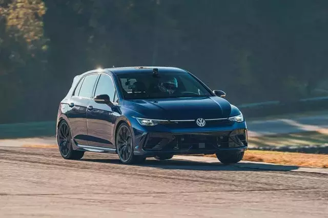 2025 Volkswagen Golf R: Enhanced Performance on the Track