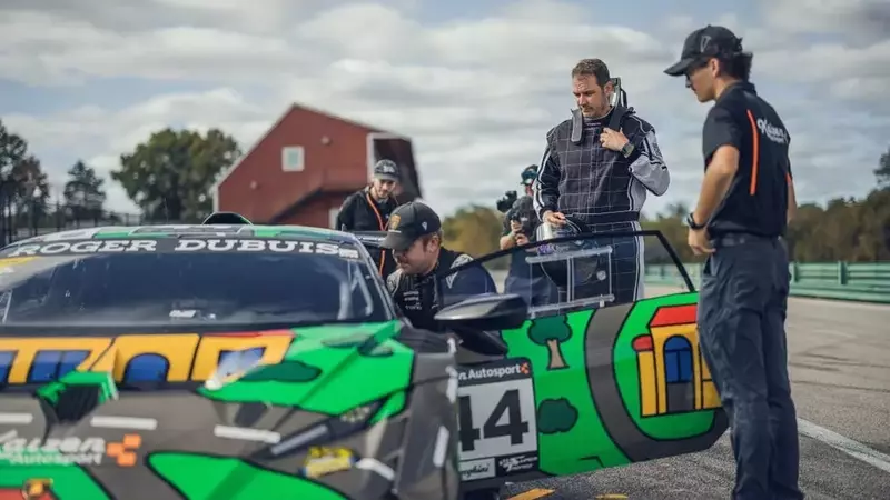 Lamborghini Huracán Super Trofeo Evo2 Dominates Lightning Lap 2026