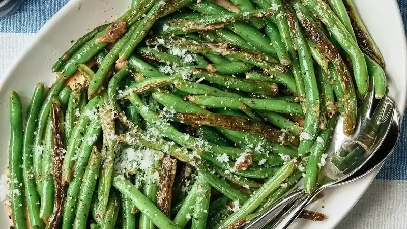 Delectable Cacio e Pepe Green Beans
