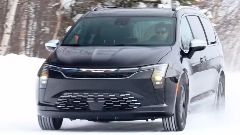 First Look: 2027 Chrysler Pacifica Facelift Unveiled
