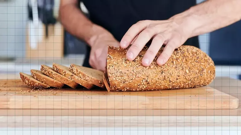 The Ultimate Guide to Selecting Healthy Bread: Expert Tips from Dietitians