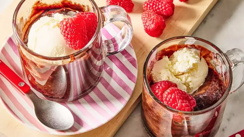 Rapid Raspberry Chocolate Mug Cakes