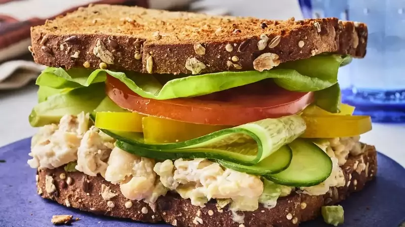 Crafting the Perfect Cucumber & White Bean Sandwich: A Quick and Healthy Lunch Guide