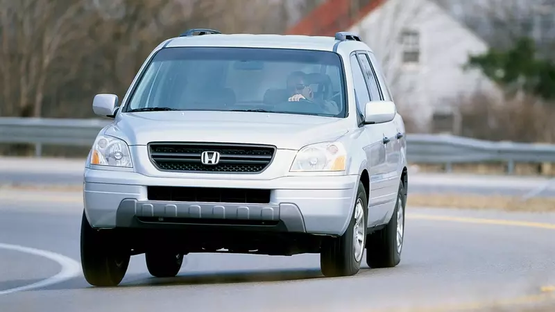 A Comprehensive Look at the 2003 Honda Pilot EX: Redefining the Mid-Size SUV Segment