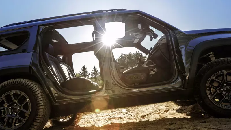 Jeep's Electric Recon: A Hidden Winch in the Frunk?