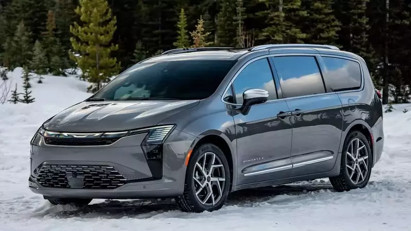 Chrysler Replaces Voyager with New Pacifica LX