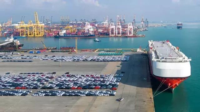 US Tariffs Cost Automakers Billions, Shaking Global Industry