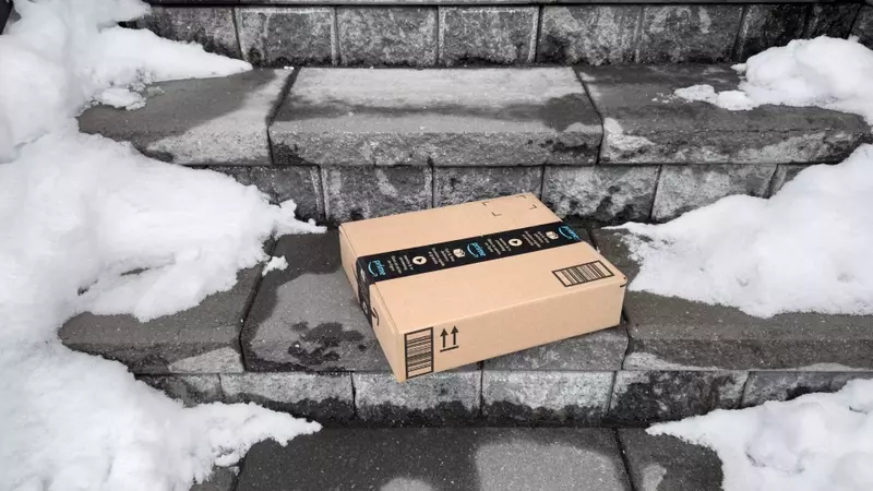 Amazon's 'Very Bright' Rechargeable Flashlight Now 37% Off