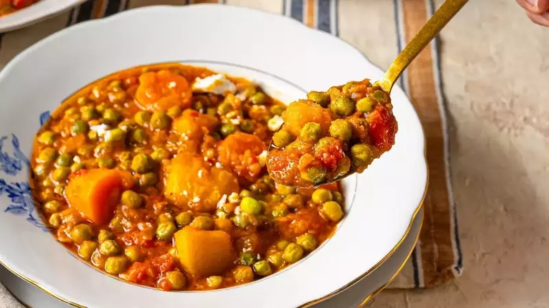 Arakas: A Greek Pea, Potato, and Carrot Stew