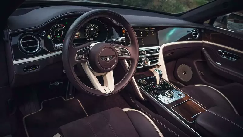 2025 Bentley Flying Spur Speed: A Glimpse Inside Luxury