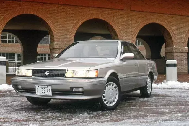 A Retrospective Review of the 1990 Lexus ES250: Blending Luxury and Performance