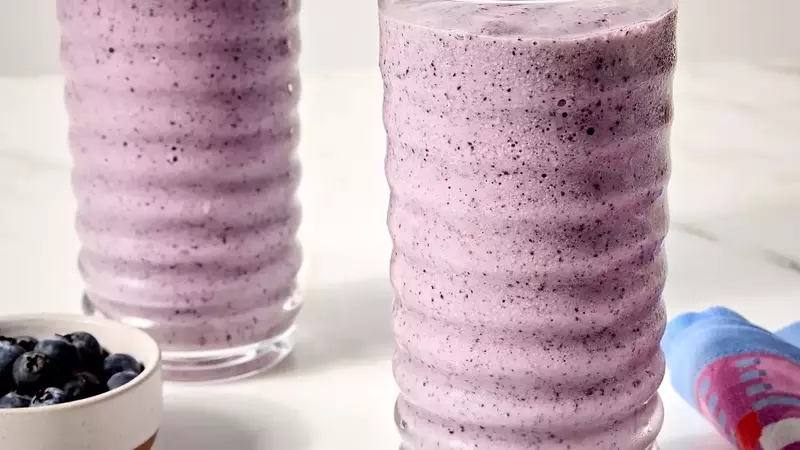 Wholesome Blueberry Oatmeal Smoothie: A Nutritious Start to Your Day