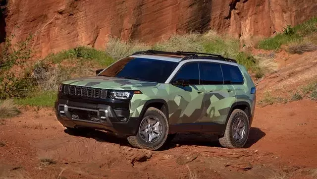 Jeep Unveils New Off-Road Concepts: The Cherokee Upland and Recon Overwatch