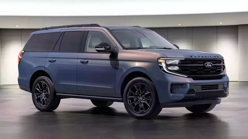 Ford Expedition Celebrates 30 Years with Special Edition Featuring Mustang Dark Horse Paint