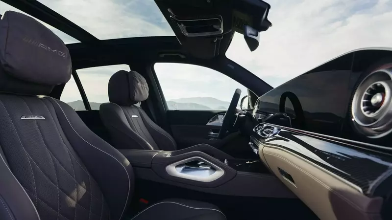 2027 Mercedes-AMG GLE53 Hybrid: A Glimpse into its Luxurious Interior