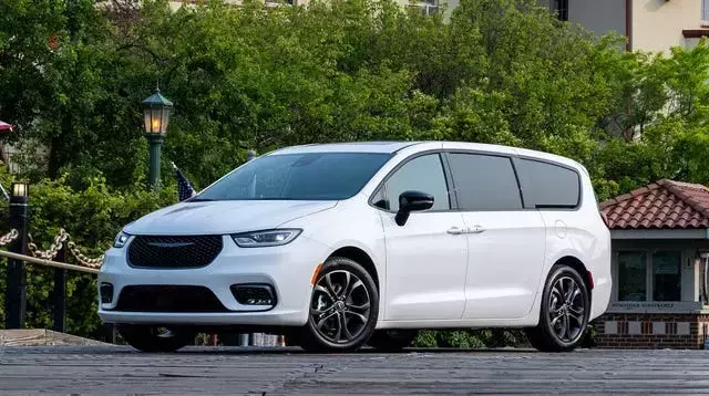 Chrysler Recalls Pacifica and Voyager Minivans for Airbag Issue