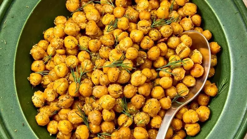 Crispy Dill Pickle Chickpeas: A Healthy and Flavorful Snack