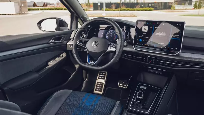 2026 Volkswagen Golf R: Euro Style Package Enhancements