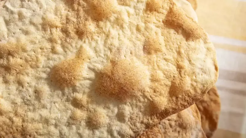Crafting Traditional Unleavened Bread: A Guide to Homemade Matzo