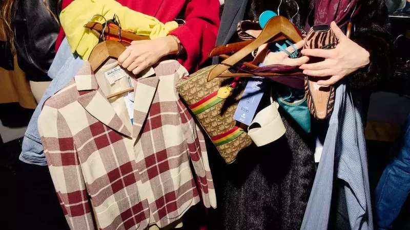 The Art of Decluttering: A Guide to Streamlining Your Wardrobe