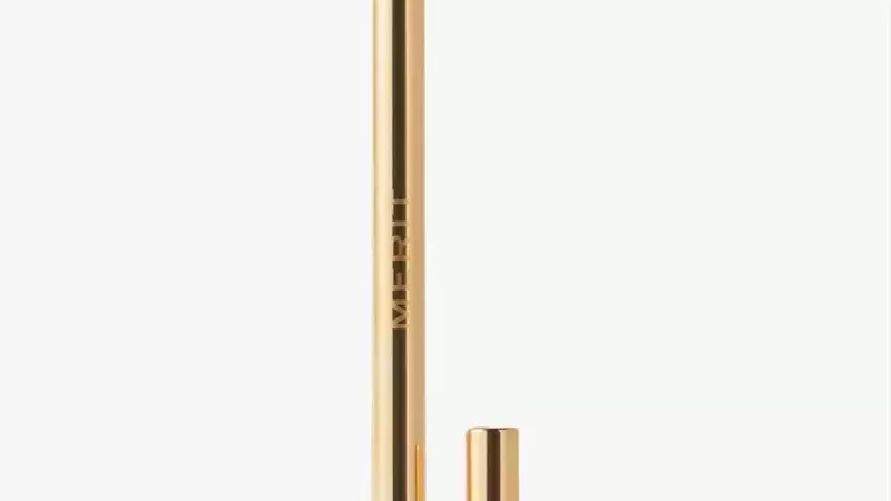 The Art of Subtle Lip Enhancement: Mastering the 'No-Liner' Look for Fuller Lips