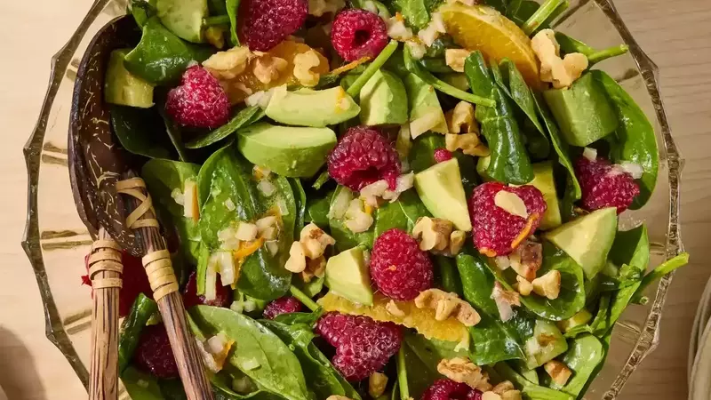 19 Refreshing Spinach Salad Recipes Perfect for Springtime