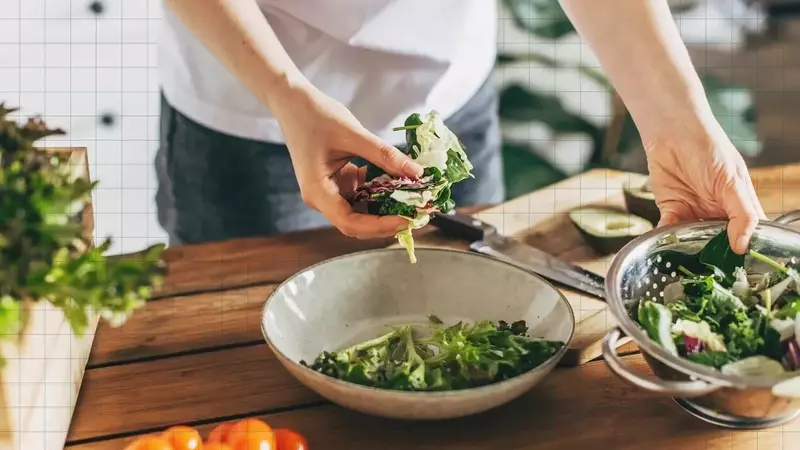 Essential Kitchen Tools for Healthier Salad Preparation and Fresh Produce Storage