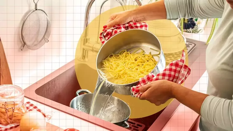 The Great Pasta Debate: To Rinse or Not to Rinse?