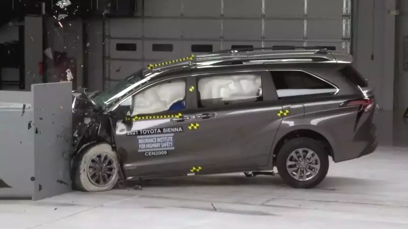Minivans Fail IIHS Rear-Seat Safety Tests, Raising Concerns for Family Vehicles