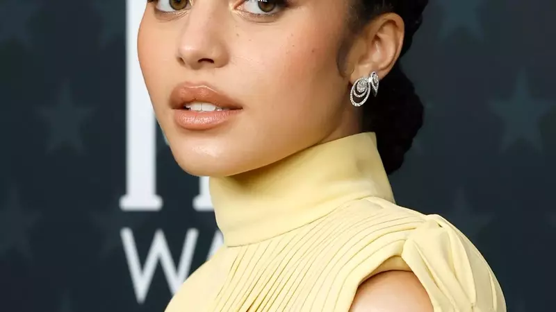 Chase Infiniti's Signature Makeup Style: A Symphony of Color and Elegance