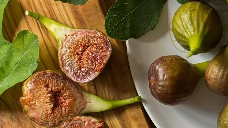 Unlocking the Culinary Potential of Fig Leaves: A Versatile Ingredient for Sweet and Savory Creations