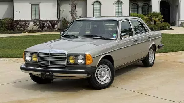 A Timeless Journey: The Enduring Legacy of a Low-Mileage 1985 Mercedes-Benz 300D Turbo